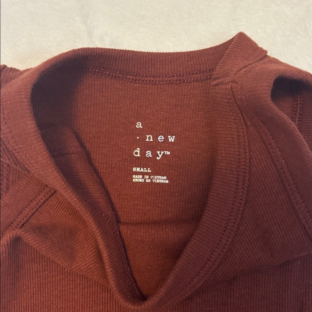 Rust orange/red Top - Picture 3 of 3